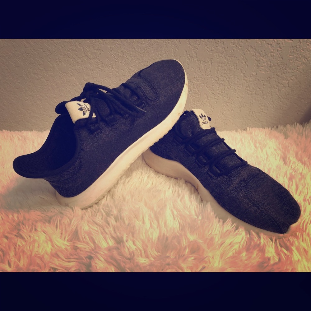 Woman’s Adidas 8.5